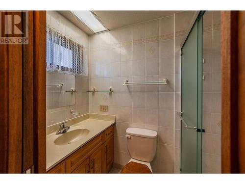 105 Spruce Road, Penticton, BC - Indoor Photo Showing Bathroom
