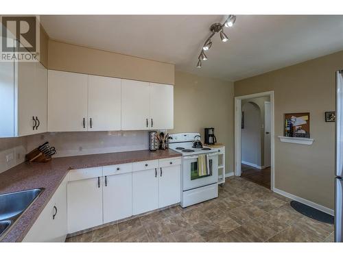 105 Spruce Road, Penticton, BC - Indoor Photo Showing Kitchen