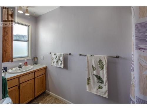 105 Spruce Road, Penticton, BC - Indoor Photo Showing Bathroom
