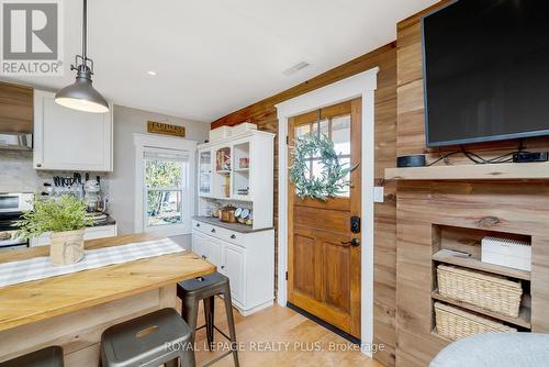 7433 5 Sideroad, Halton Hills, ON - Indoor Photo Showing Kitchen With Stainless Steel Kitchen