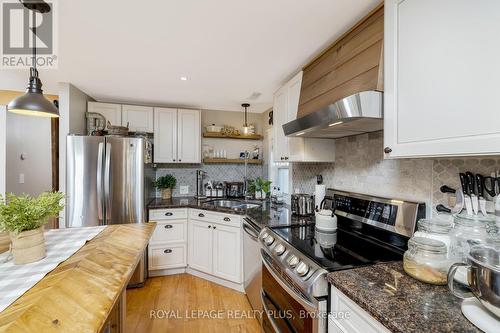 7433 5 Sideroad, Halton Hills, ON - Indoor Photo Showing Kitchen With Stainless Steel Kitchen With Upgraded Kitchen