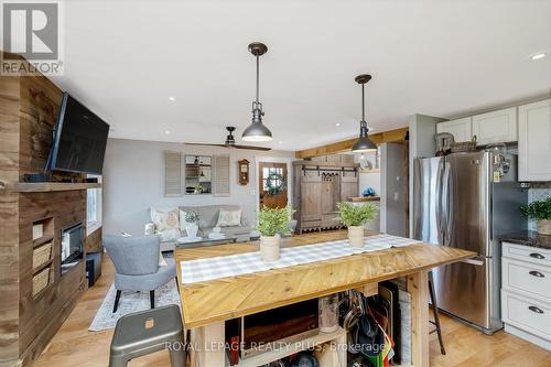7433 5 Sdrd, Halton Hills, ON - Indoor Photo Showing Kitchen With Stainless Steel Kitchen With Upgraded Kitchen