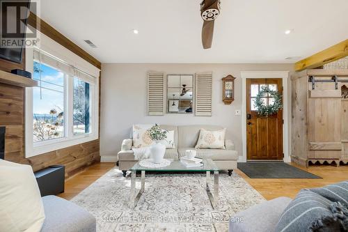 7433 5 Sdrd, Halton Hills, ON - Indoor Photo Showing Living Room