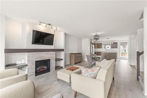 427 Park West Drive, Winnipeg, MB - Indoor Photo Showing Living Room With Fireplace
