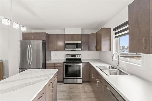 427 Park West Drive, Winnipeg, MB - Indoor Photo Showing Kitchen With Double Sink