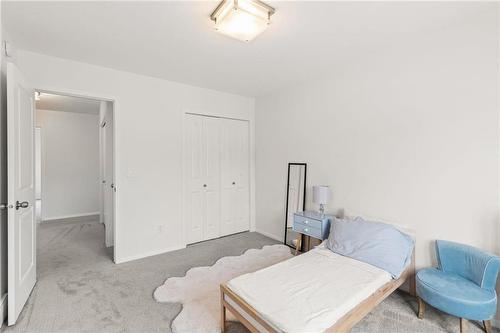 427 Park West Drive, Winnipeg, MB - Indoor Photo Showing Bedroom