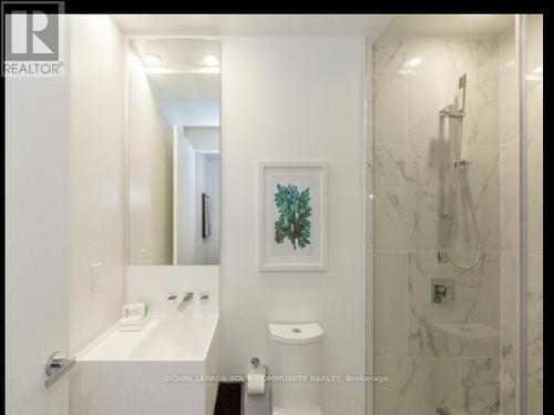 #4308 -1 Bloor St E, Toronto, ON - Indoor Photo Showing Bathroom