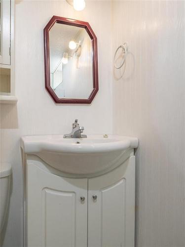 618 Greene Avenue, Winnipeg, MB - Indoor Photo Showing Bathroom