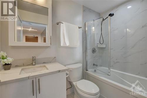 805 Carling Avenue Unit#3302, Ottawa, ON - Indoor Photo Showing Bathroom