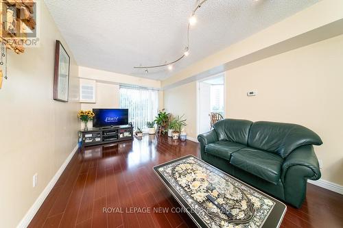 #311 -5 Emerald Lane, Vaughan, ON - Indoor Photo Showing Living Room