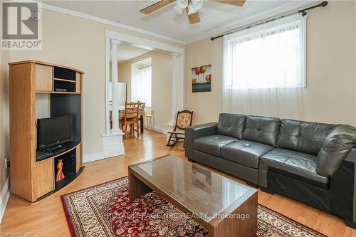 6175 Barker St, Niagara Falls, ON - Indoor Photo Showing Living Room