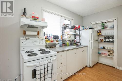 6175 Barker St, Niagara Falls, ON - Indoor Photo Showing Kitchen