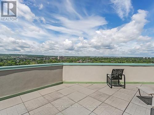 #813 -1276 Maple Crossing Blvd, Burlington, ON - Outdoor With View