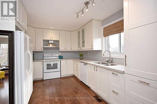 6303 Plowmans Heath, Mississauga, ON - Indoor Photo Showing Kitchen With Double Sink