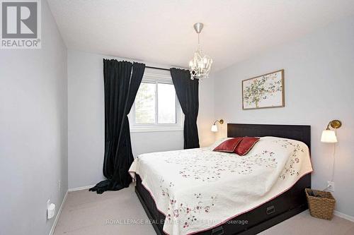 6303 Plowmans Heath, Mississauga, ON - Indoor Photo Showing Bedroom