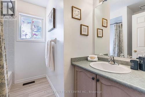 189 Featherstone Rd, Milton, ON - Indoor Photo Showing Bathroom