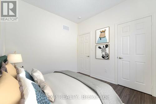 4 Silver Meadow Gdns, Hamilton, ON - Indoor Photo Showing Bedroom