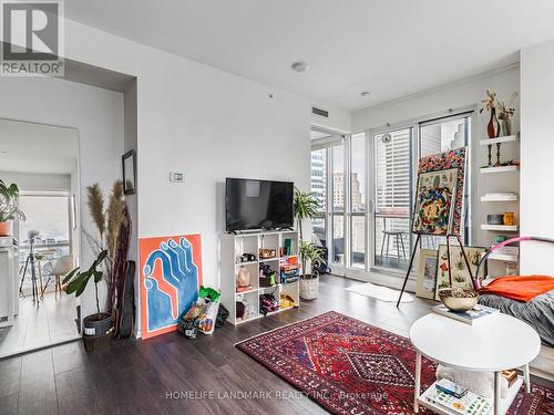 #3411 -70 Temperance St, Toronto, ON - Indoor Photo Showing Living Room