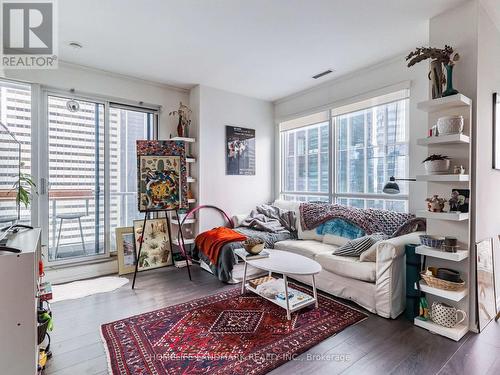 #3411 -70 Temperance St, Toronto, ON - Indoor Photo Showing Living Room