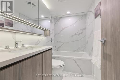 #2106 -38 Widmer St, Toronto, ON - Indoor Photo Showing Bathroom