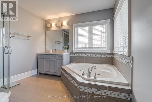 359 Granby Crt, Pickering, ON - Indoor Photo Showing Bathroom