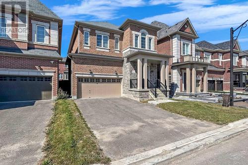 32 Red Giant St, Richmond Hill, ON - Outdoor With Facade
