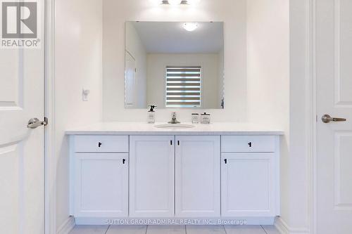 32 Red Giant Street, Richmond Hill, ON - Indoor Photo Showing Bathroom