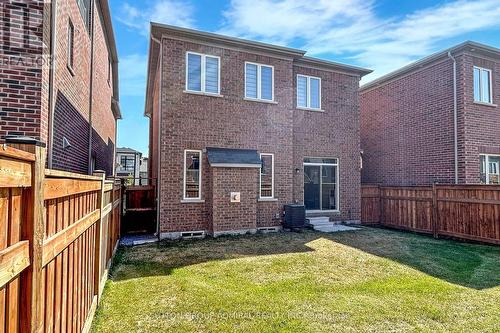 32 Red Giant St, Richmond Hill, ON - Outdoor With Exterior