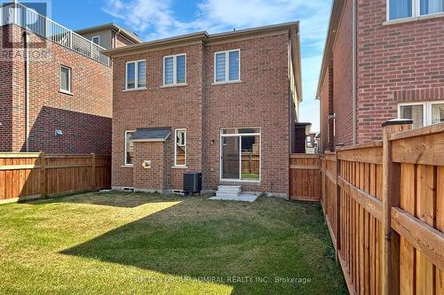 32 Red Giant Street, Richmond Hill, ON - Outdoor With Exterior