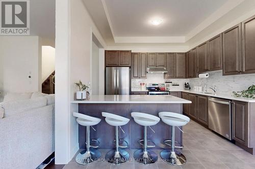 32 Red Giant St, Richmond Hill, ON - Indoor Photo Showing Kitchen