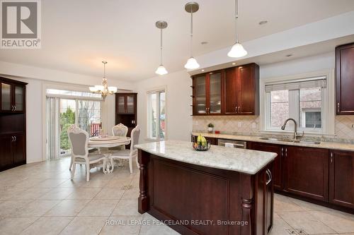 36 Valleyford Ave, Richmond Hill, ON - Indoor Photo Showing Kitchen With Double Sink With Upgraded Kitchen