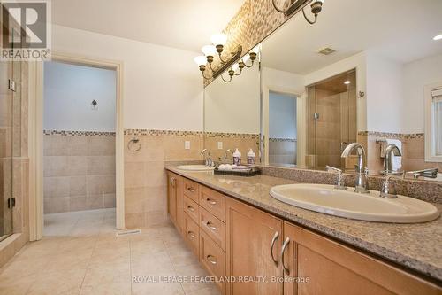36 Valleyford Avenue, Richmond Hill, ON - Indoor Photo Showing Bathroom