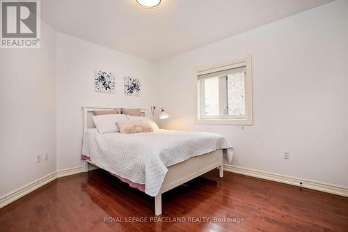 36 Valleyford Ave, Richmond Hill, ON - Indoor Photo Showing Bedroom