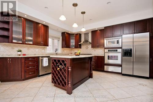 36 Valleyford Ave, Richmond Hill, ON - Indoor Photo Showing Kitchen With Upgraded Kitchen