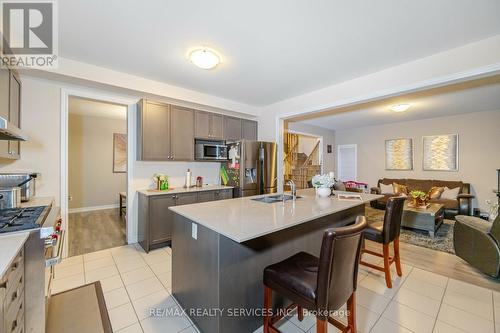 184 Hutchinson Dr, New Tecumseth, ON - Indoor Photo Showing Kitchen With Upgraded Kitchen