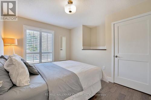19 Sugarbush Road, Oro-Medonte, ON - Indoor Photo Showing Bedroom