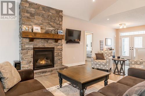 1753 Glen Echo Rdge, Severn, ON - Indoor Photo Showing Living Room With Fireplace