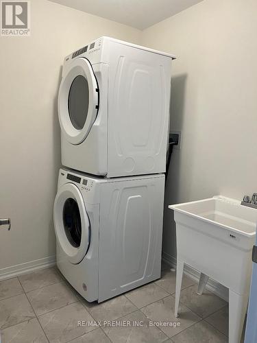 8 Cherry Hill Lane, Barrie, ON - Indoor Photo Showing Laundry Room