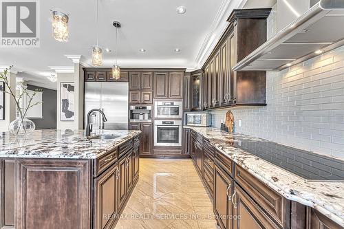 37 Classic Dr, Brampton, ON - Indoor Photo Showing Kitchen With Upgraded Kitchen