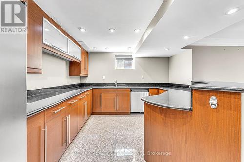 37 Classic Dr, Brampton, ON - Indoor Photo Showing Kitchen With Double Sink