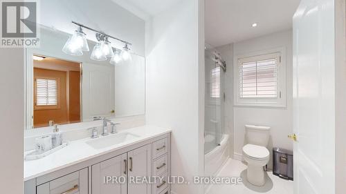 2579 Cliff Rd, Mississauga, ON - Indoor Photo Showing Bathroom