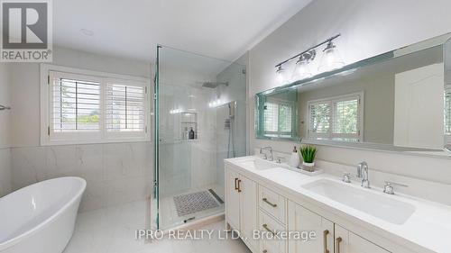 2579 Cliff Road, Mississauga, ON - Indoor Photo Showing Bathroom