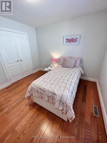 2579 Cliff Rd, Mississauga, ON - Indoor Photo Showing Bedroom