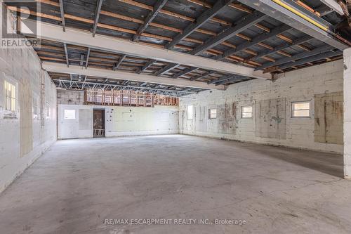 260 Robinson St, Oakville, ON - Indoor Photo Showing Garage