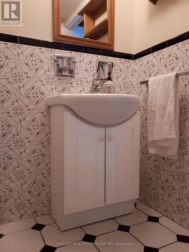 41 Linden Avenue, Brantford, ON - Indoor Photo Showing Bathroom