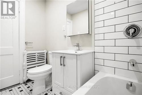 4 - 312 Aberdeen Avenue, Hamilton, ON - Indoor Photo Showing Bathroom