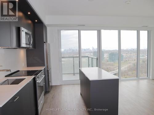 #2435 -20 Inn On The Park Dr, Toronto, ON - Indoor Photo Showing Kitchen With Upgraded Kitchen