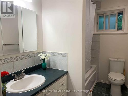 22 Daleside Crescent S, Toronto, ON - Indoor Photo Showing Bathroom