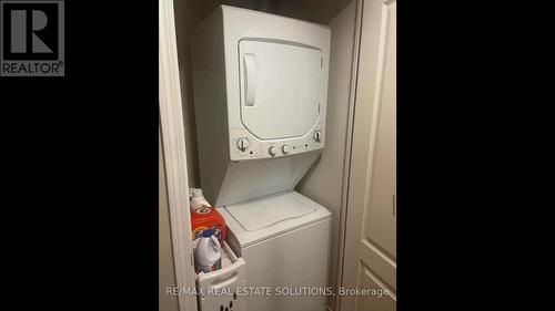 302 - 263 Wellington Street W, Toronto, ON - Indoor Photo Showing Laundry Room