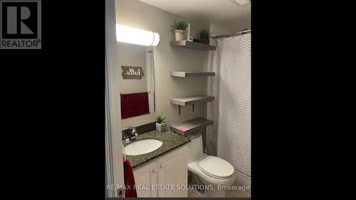 302 - 263 Wellington Street W, Toronto, ON - Indoor Photo Showing Bathroom